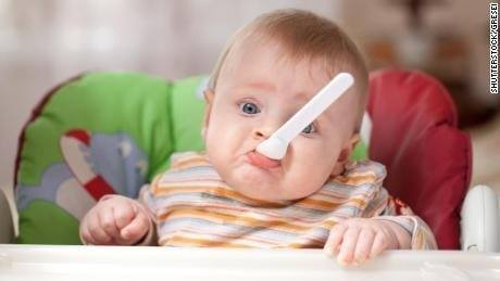 Niente zucchero ai bambini fino ai due anni, ma nemmeno dopo!